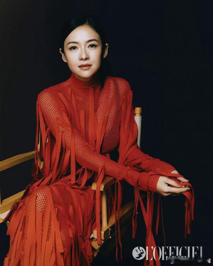 #章子怡湾区升明月晚会压轴##章子怡讲述愿世界和平# 她往台上一站，不用多余台词，就能让人感受到那份沉静又有力量的期待，真的太戳人了。 ​