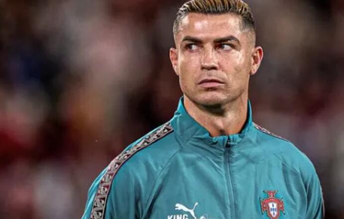 据ESPN权威消息披露，葡萄牙足协将综合各类从轻情节裁定C罗的最终处罚结果，这名葡萄牙队长的国家队禁赛期限将锁定在1至6个月的区间内。按照葡萄牙足协（FPF）的官方纪律条例，C罗此前在丹麦集训期间擅自离开国家队营地的行为，已经触发处罚机制，临时禁赛处罚已于上周正式生效，暂时无缘葡萄牙国家队 ​