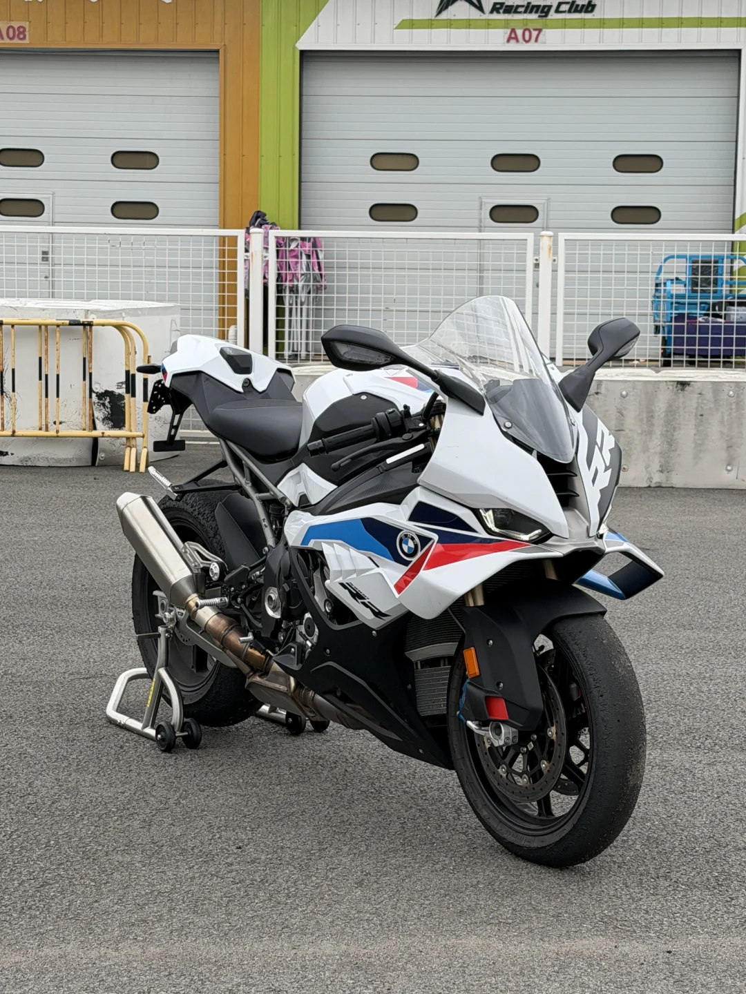 新 S1000RR 骑完了