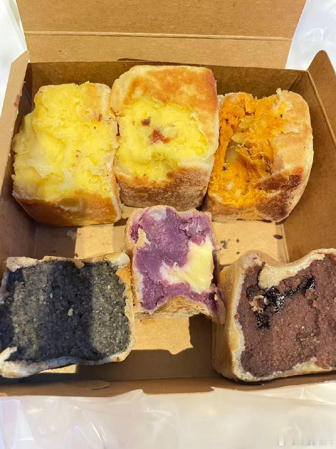 坚持把好吃的东西拍的很丑，但是好吃 
最后一张这么亮是因为是我妈的苹果拍的 ​
