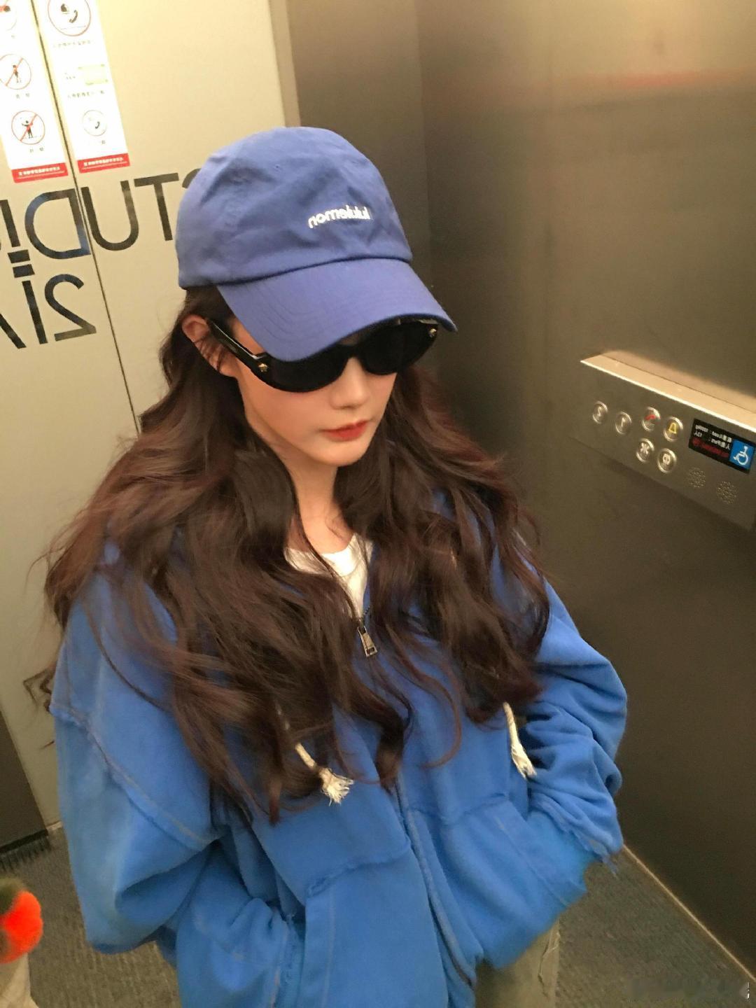 #李一桐[超话]##李一桐[超话]#
认真工作的女人最吸引人了[奶牛猫][期待] ​