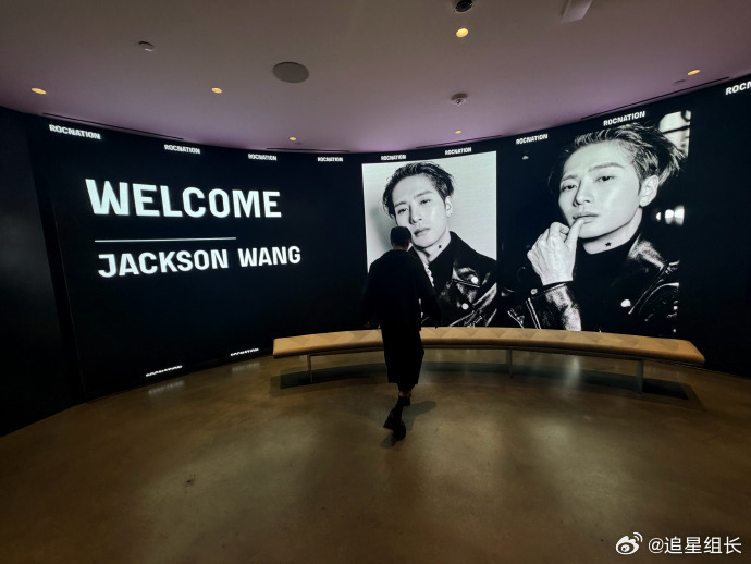 #王嘉尔[超话]##JayZ亲自签下王嘉尔# Roc Nation是Jay-Z 一手创立的顶尖娱乐厂牌，旗下汇聚众多世界级音乐人，蕾哈娜也曾是这里的标志性艺人。而王嘉尔成为首位由 Jay-Z 亲自敲定签约的亚洲歌手，这份认可在国际乐坛分量十足！
这次携手是双向奔赴的重磅合作 ——Roc Nation 手握成熟全球宣发渠道与海 ​
