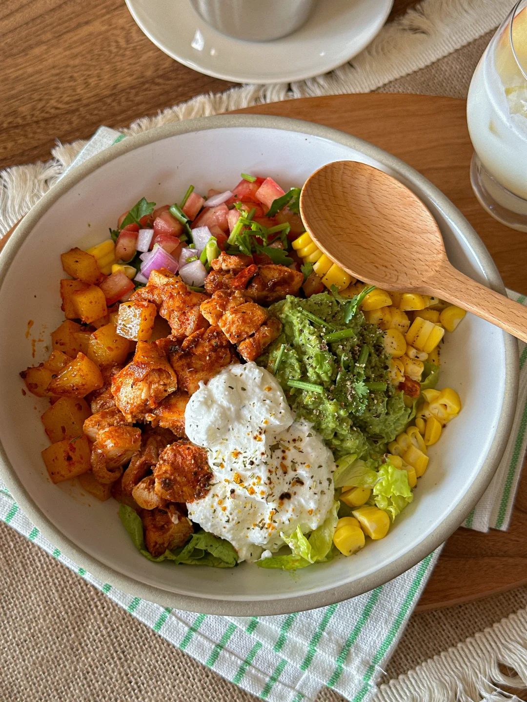 减脂期最爱的辣鸡肉沙拉碗🥣
