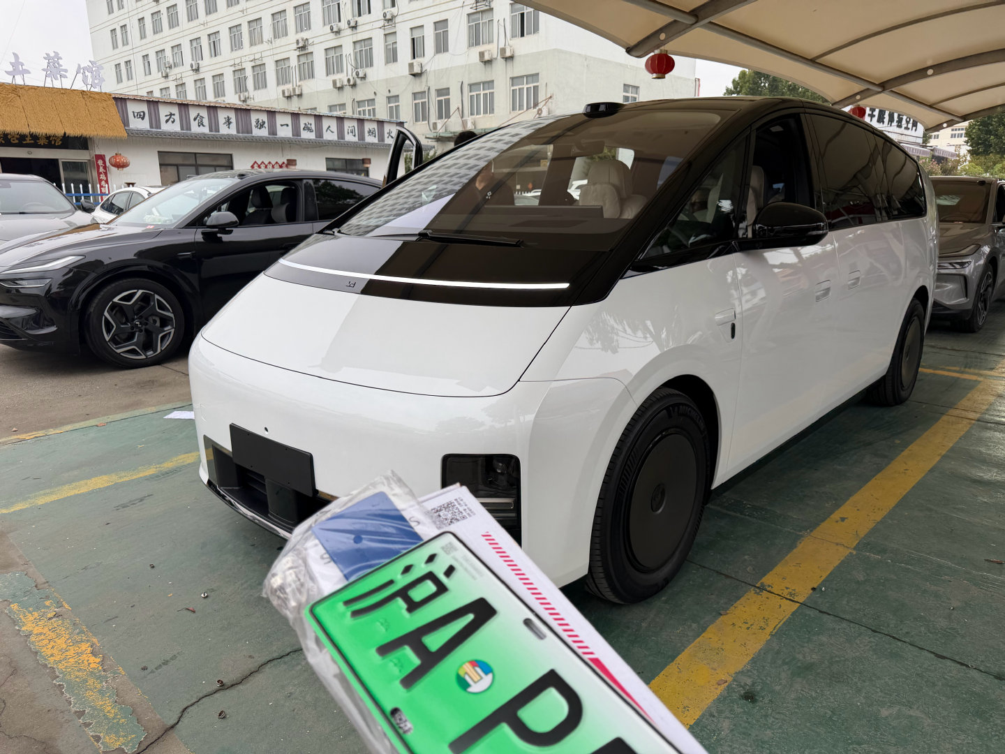 新一代理想MEGA痛失沪牌[捂嘴哭]

把车转过户给 汪总 了，上合肥的皖A牌[doge]

享受合肥新能源停车优惠，该省省该花花 ​