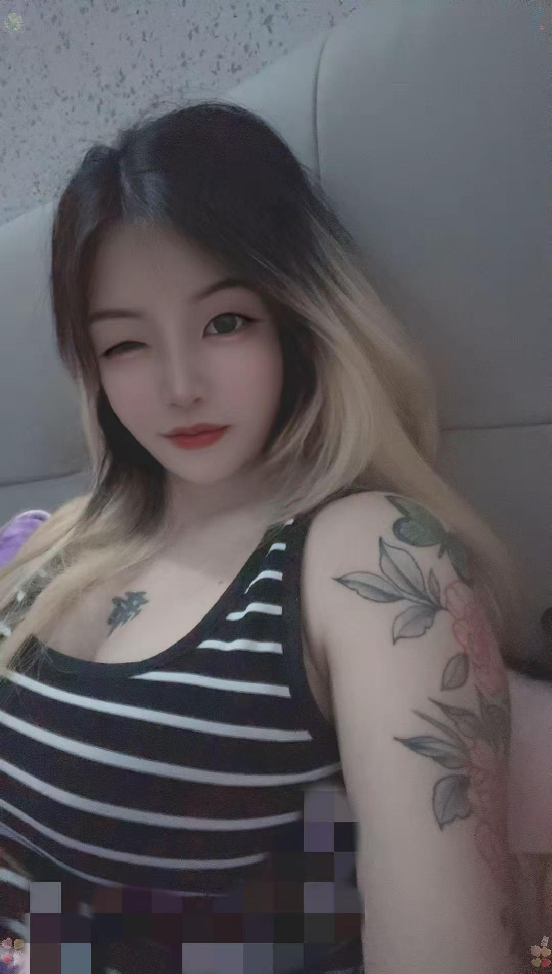 <p>纹身女孩你们喜欢吗 单身小姐姐 做人一定要有良心 <!--{im...