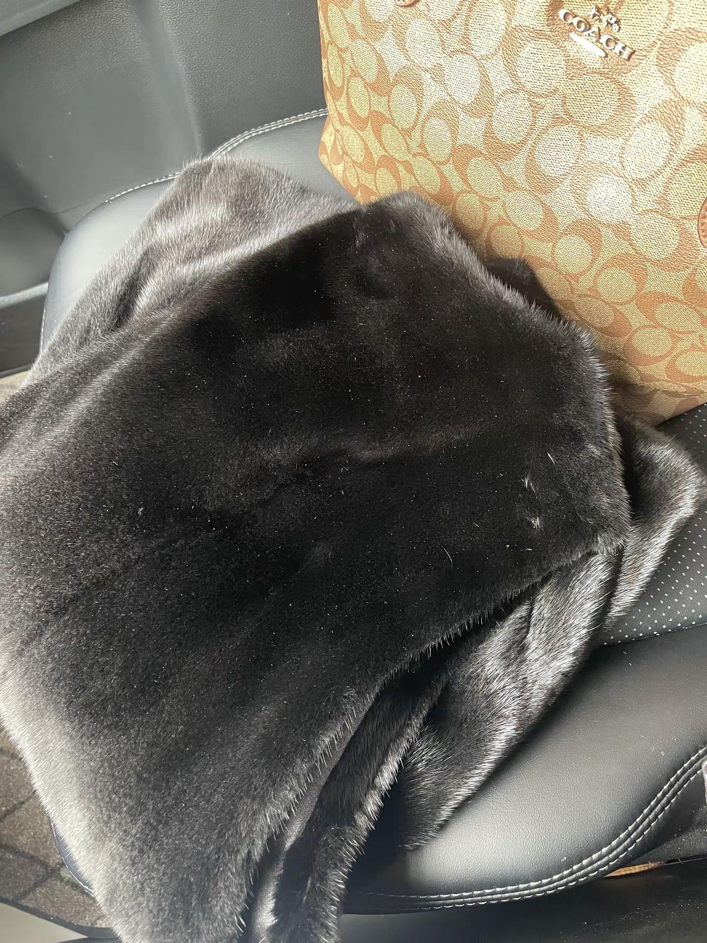 成熟女人的三大标志：穿貂，买黄金，听凤凰传奇✌️