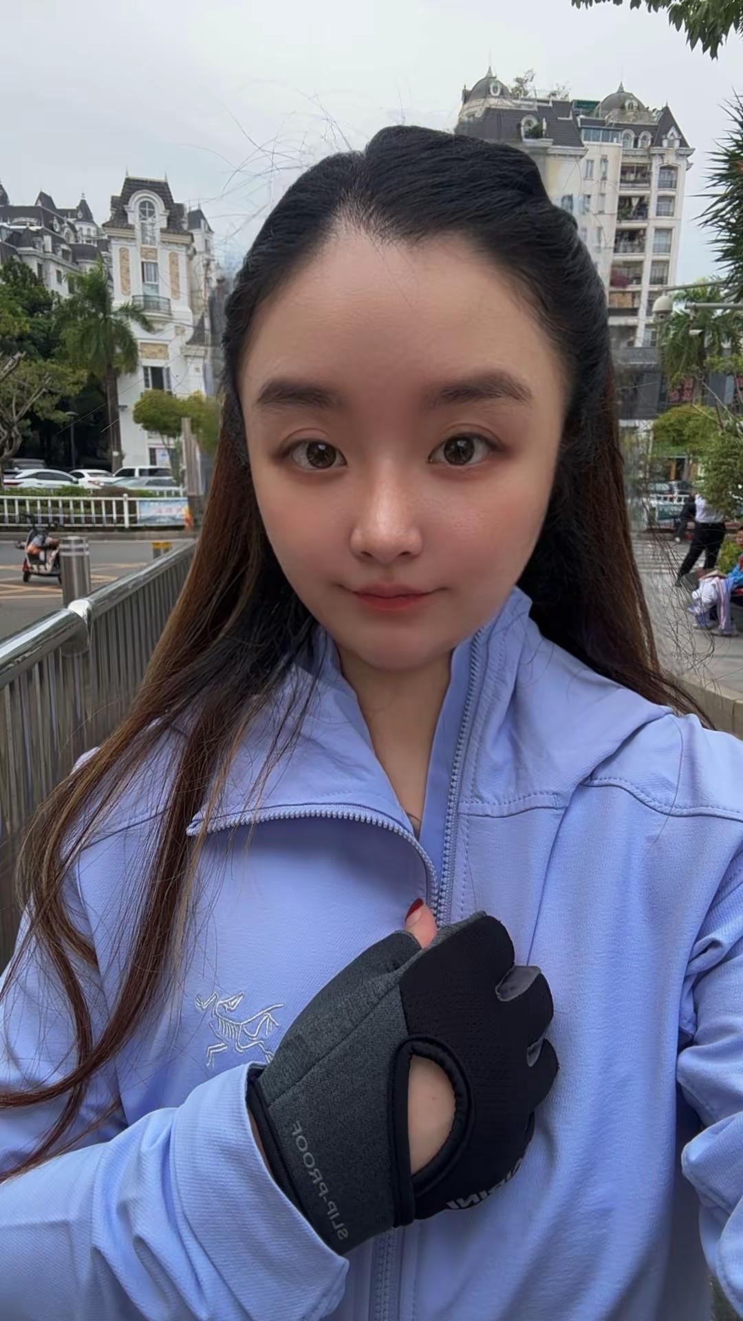 想见你 想抱你想醉醺醺地和你撒娇想把那些需要注意的分寸和距离都丢掉也不...