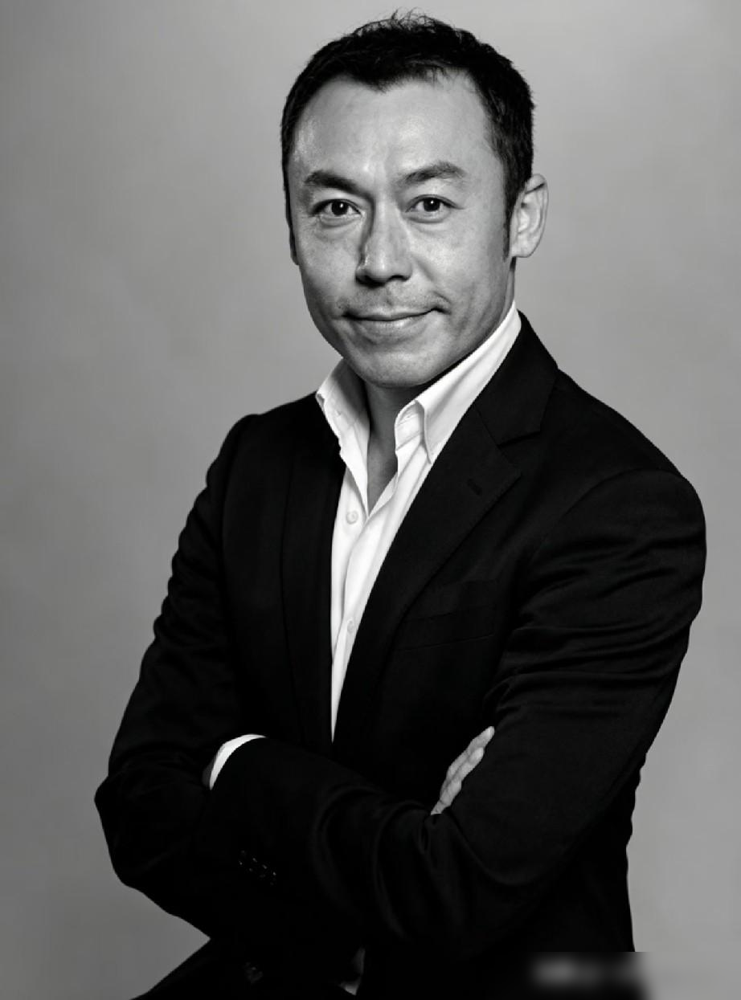 演员雷宇扬去世了，估计他最放心不下的，不是他的父母，也不是小他21岁的妻子马荔，而是他才13岁的儿子雷庭。

说实话，看到这条消息心里挺不是滋味。这几年娱乐圈里因病离世的中年演员不算少了，一个共同点就是家里都有未成年的孩子。年纪越大越明白，人到中年最怕的不是事业不顺，是身体扛不住。雷宇扬那会儿其实还