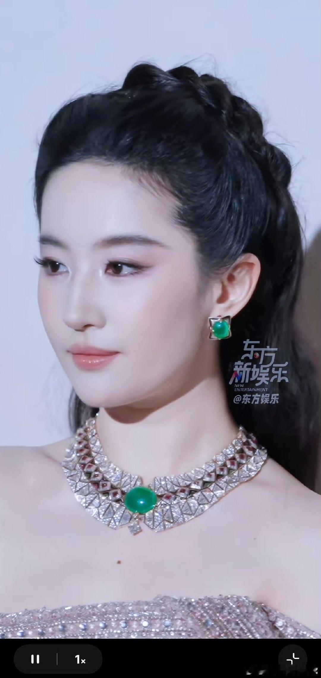#刘亦菲秀场耳环已经被买走了#刘亦菲戴起来太美啦！谁不想要同款呢[憧憬][憧憬][憧憬] ​