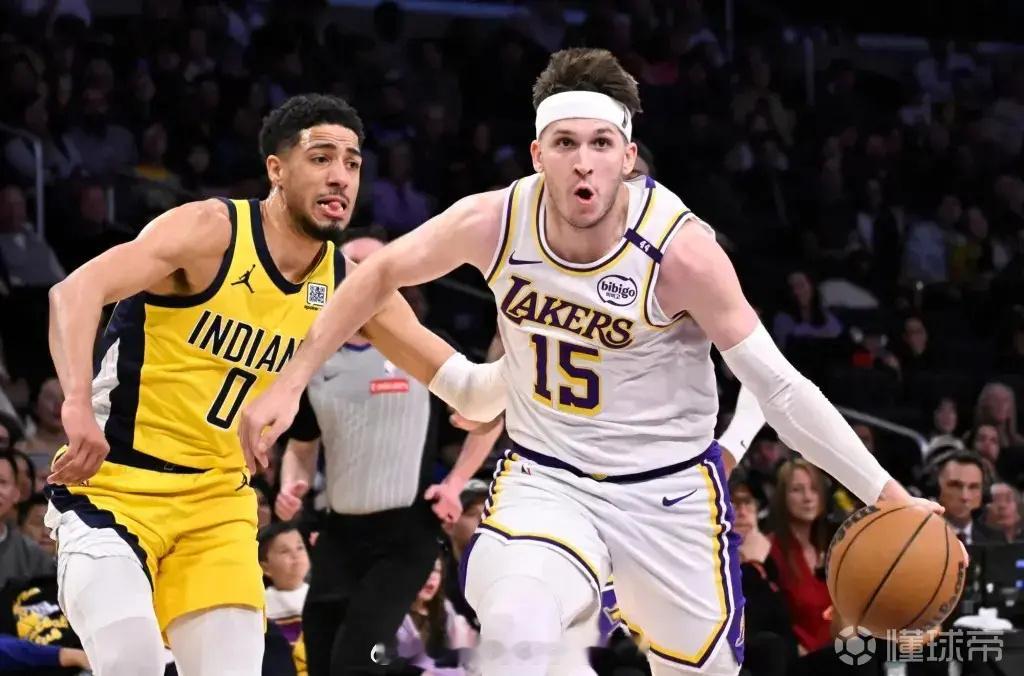 哈利伯顿：NBA现在有人专门教假摔，连街球比赛也开始假摔了  北京时间...