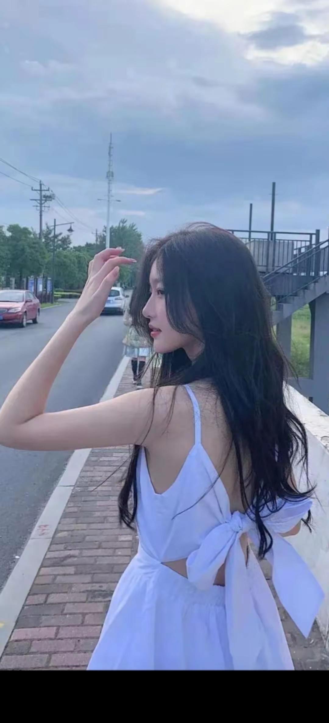 <p>街拍小姐姐穿搭秀 <!--{img:0}--></p><img ...