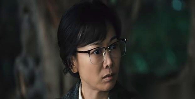 彭昱畅在《交锋》里演何春晓，演技从青涩到挑大梁没得挑。
但他这人设真让人头疼，还没干出啥实际业绩，就开始一天到晚怀疑身边最亲近的人。
剧里一直教他的师傅马憩和朝夕相处的妻子锦兰直接成了他怀疑的重点目标。
看这剧，有时候真替演员觉得可惜。
彭昱畅演得确实卖力，可架不住角色底子太招人烦。
你一个刚上手的