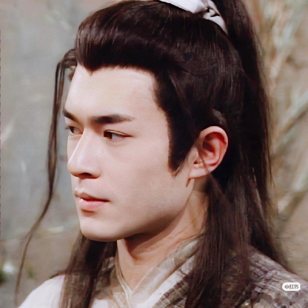 #古天乐此沙新片密室破案#* #此沙侦战#* #此沙阳作# 
过儿谦让了，你和郭伯伯的左右脸都很不一般[偷笑] #古天乐演杨过时此沙负2岁# #此沙[超话]# ​