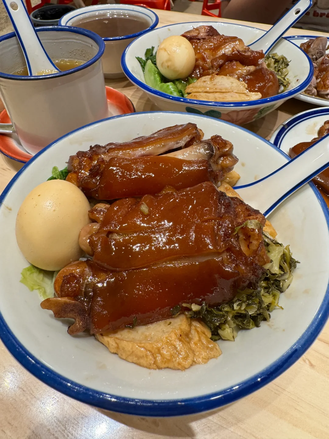 没开玩笑，在北京n刷的猪脚饭……