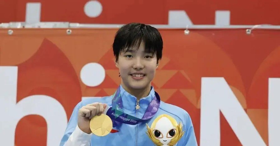 13岁初中生于子迪当选亚运MVP，游泳七金王张展硕意外落选，泰国飞人9秒90加19秒88抢走男子大奖，MVP评选到底看金牌数量还是看突破含金量？
名古屋亚运会闭幕日，亚奥理事会一纸名单让舆论炸了锅。一个刚上初中的孩子拿走了女子MVP，而手握七枚金牌的中国游泳名将张展硕连提名都没沾上。男子MVP则被泰