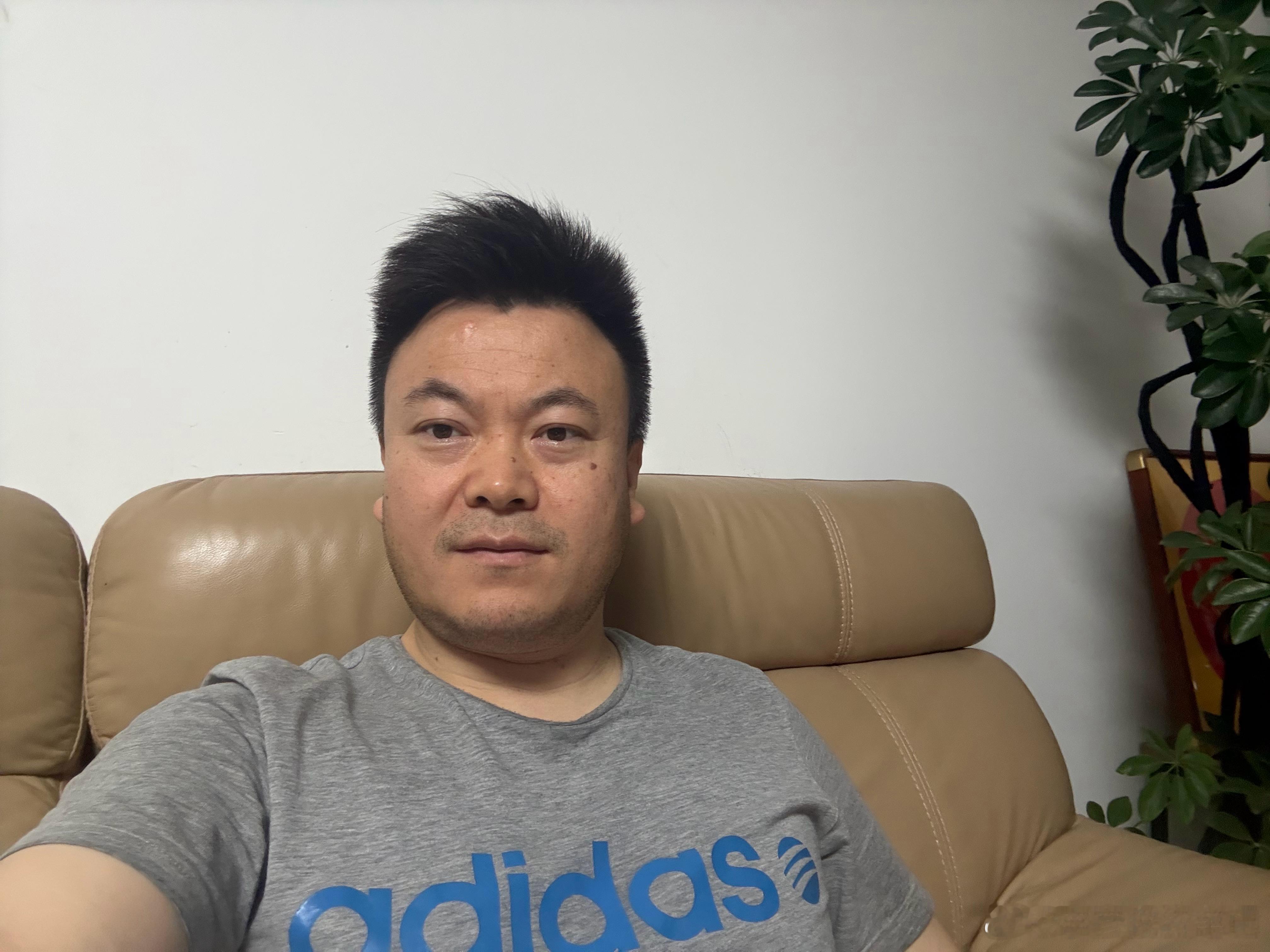 1.今天闲来无事睡了好久的觉在家，也没出门，估计身体一直抗击沙蒿过敏的侵扰导致的，不过还好，就前几天鼻炎了二天，之后就好了，我起初以为提前了，往年都是8.25今天第一次是8.10号，不过我有缓解轻一些的办法，彻底治愈，我没办法，过敏是基因和环境的双重结果，彻底治愈挺难的。基本上，一个人，我 ​