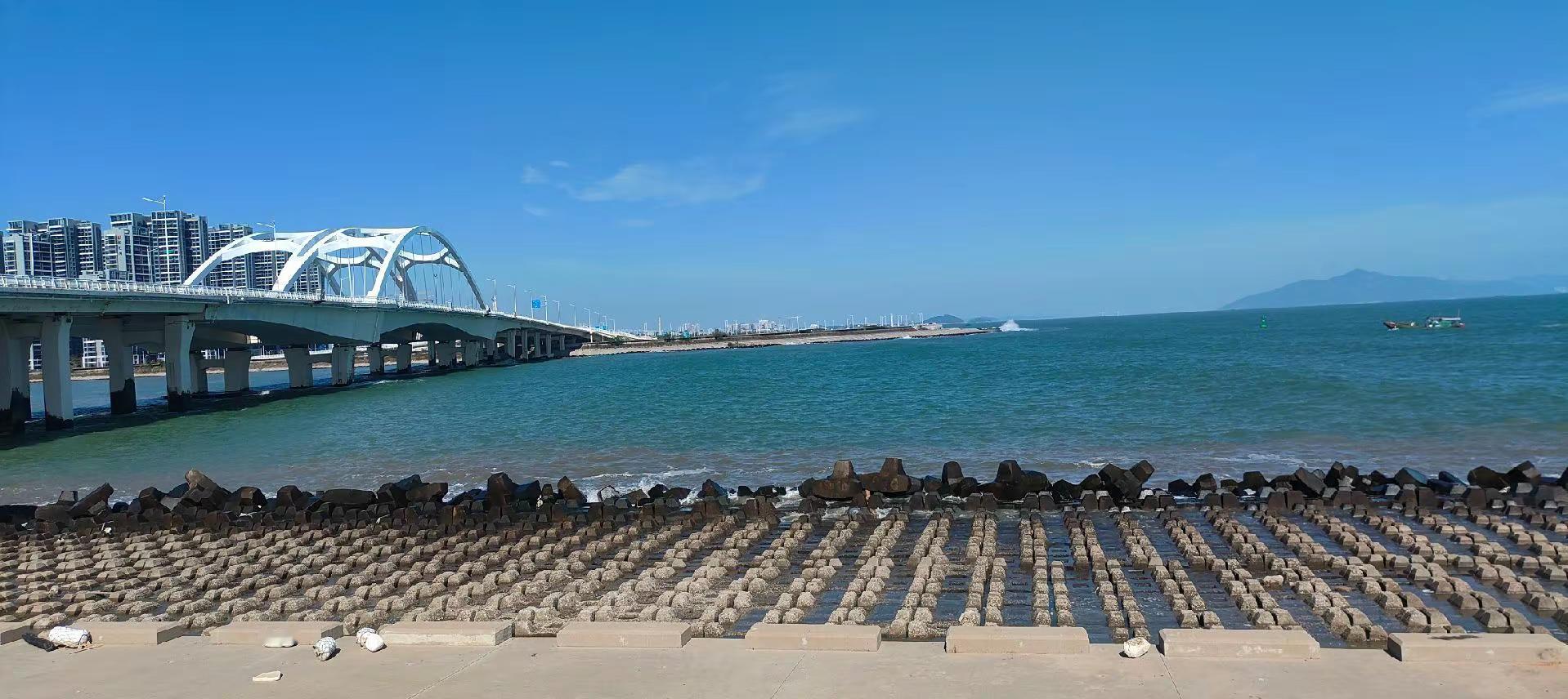 “成年人的分寸感，       是一种点到为止的沉默.”