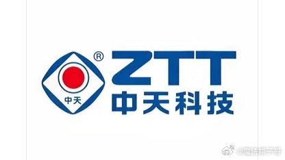 中天科技：一根光纤涨6.5倍，一条海缆毛利过半，还能狂多久？一根光纤一年暴涨6.5倍还一货难求，这家企业半年狂赚8个亿，背后到底藏着什么底层逻辑？2026年上半年，中天科技实现营收309亿元，归母净利润23.87亿元，利润增速52%，是营收增速31%的1.7倍。打个通俗比方：好比开一家面馆，面条销量只涨三成，但利润直接涨五成。并不是单纯靠涨价，而是高毛利的爆款产品销量大幅提升。中天科技的“爆款牛肉面”，就是AI算力特种光纤，以及超高压海缆。天时：行业剧本彻底改写，两大赛道同时迎来景气周期过去十年，光纤光缆行业一直被贴上“内卷之王”标签。运营商集采持续压价，厂商贴着成本线厮杀，利润微薄。但2025年下半年，行业格局彻底反转。AI大模型训练、算力集群建设，需要海量高速数据传输，传统光纤已经无法满足高密度布线需求。G.657.A2弯曲不敏感特种光纤，一年内价格暴涨650%。中国移动2026‑2027普通光缆集采，中标均价102.56元/芯公里，相比上一轮提价约90%，甚至出现集采流标，厂...