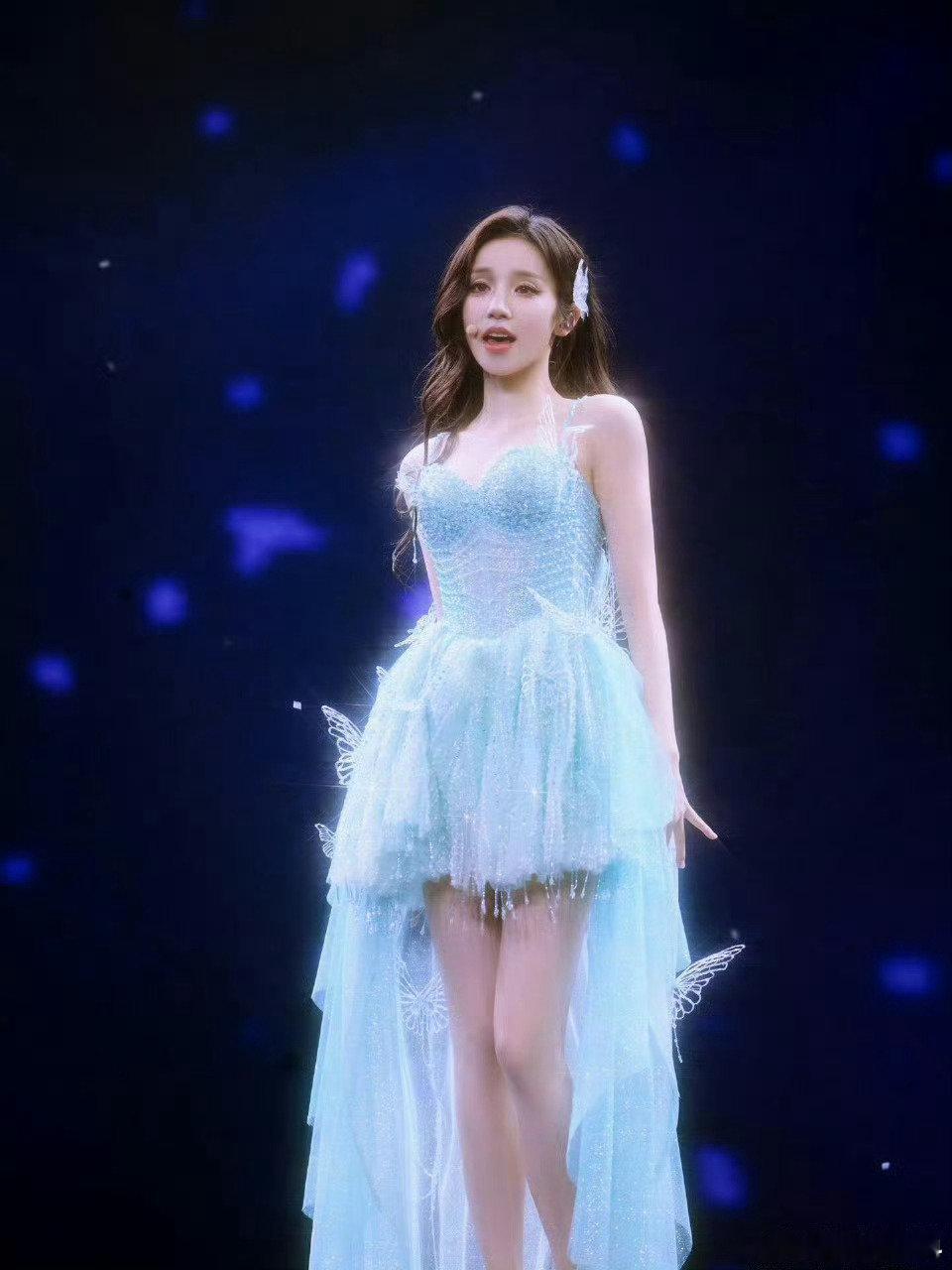 #宋雨琦清唱像开了混响# 没有编曲掩盖瑕疵，宋雨琦清唱依旧稳如CD，天然共鸣带来类似混响的听感，独特音色，听完忍不住循环回放。 ​