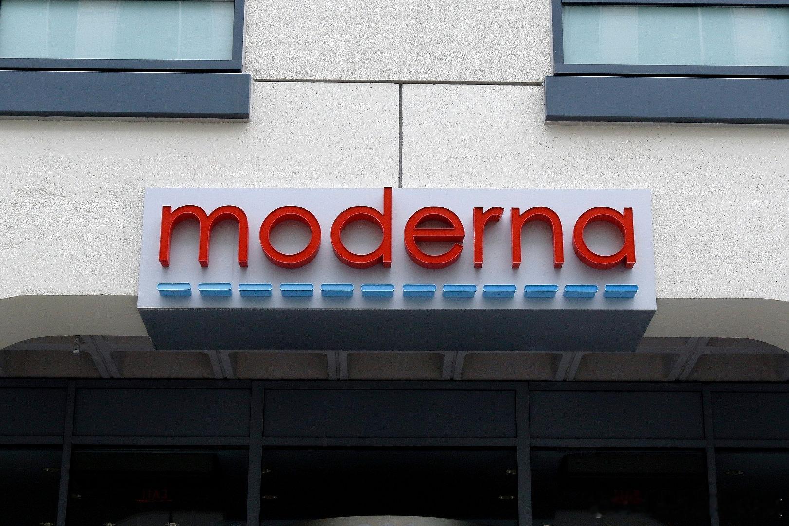 【#美股疫苗巨头盘前大跌# 】#Moderna暴跌13%#8月20日美股盘前，道指期货跌0.07%，纳斯达克100指数期货涨0.33%，标普500指数期货涨0.05%。存储股集体上涨，SK海力士涨超4%，闪迪、西部数据、希捷科技涨超1%。美国疫苗制造商Moderna美股盘前跌超13%。（第一财经） ​​​