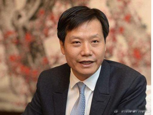 雷军口述：所有的成功都是运气

雷军说，所有的成功，其实都是运气。
很多人拼尽全部力气埋头苦干，付出了巨大的努力，却始终很难大成。究其根本，不是不够勤奋，而是忽视了机会的重要性。光靠埋头努力是远远不够的，看不懂时代给予的窗口，再强的个人付出，也很难拿到大结果。
努力永远是基础，这点毋 ​