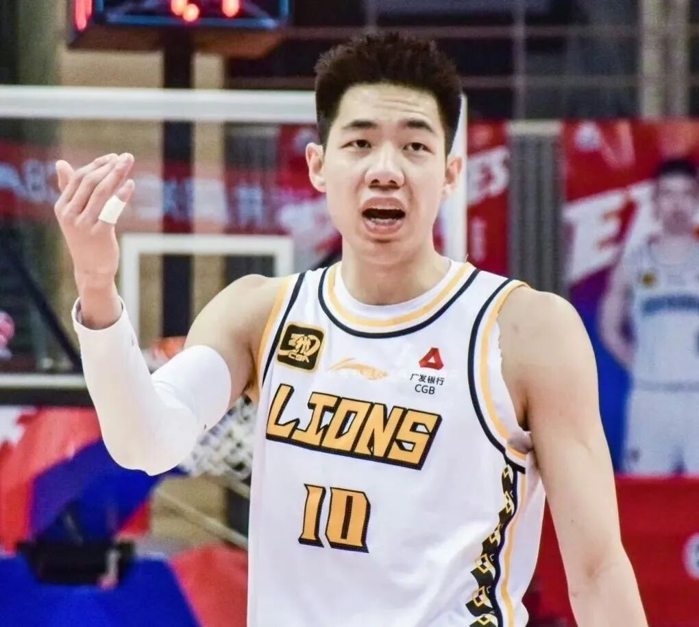 朱俊龙伤退！淘汰赛仅剩11人可用，隐患凸显！