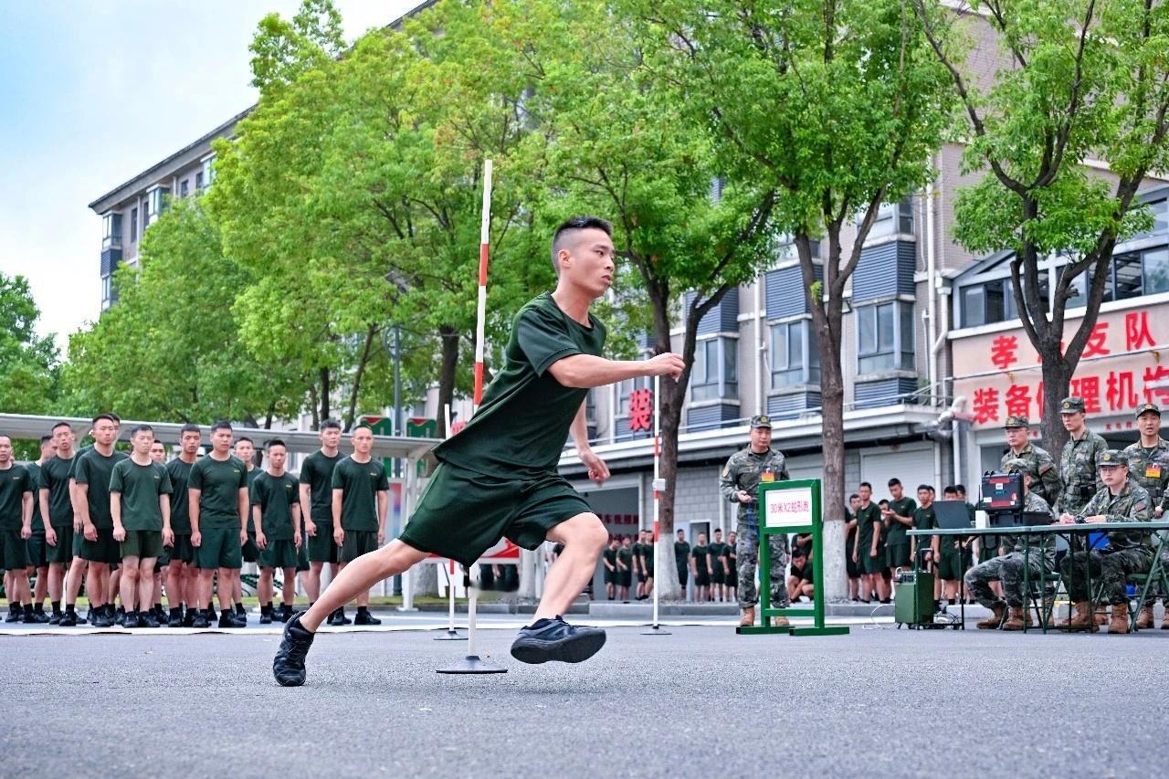 带你感受夏秋季警士选晋硬核考场
早安，中国军人。 ​