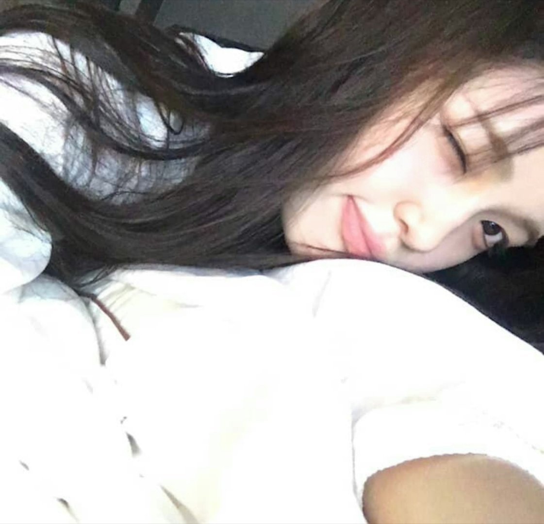 #柳河岚YUHA[超话]# 
女孩放下三星手机... ​