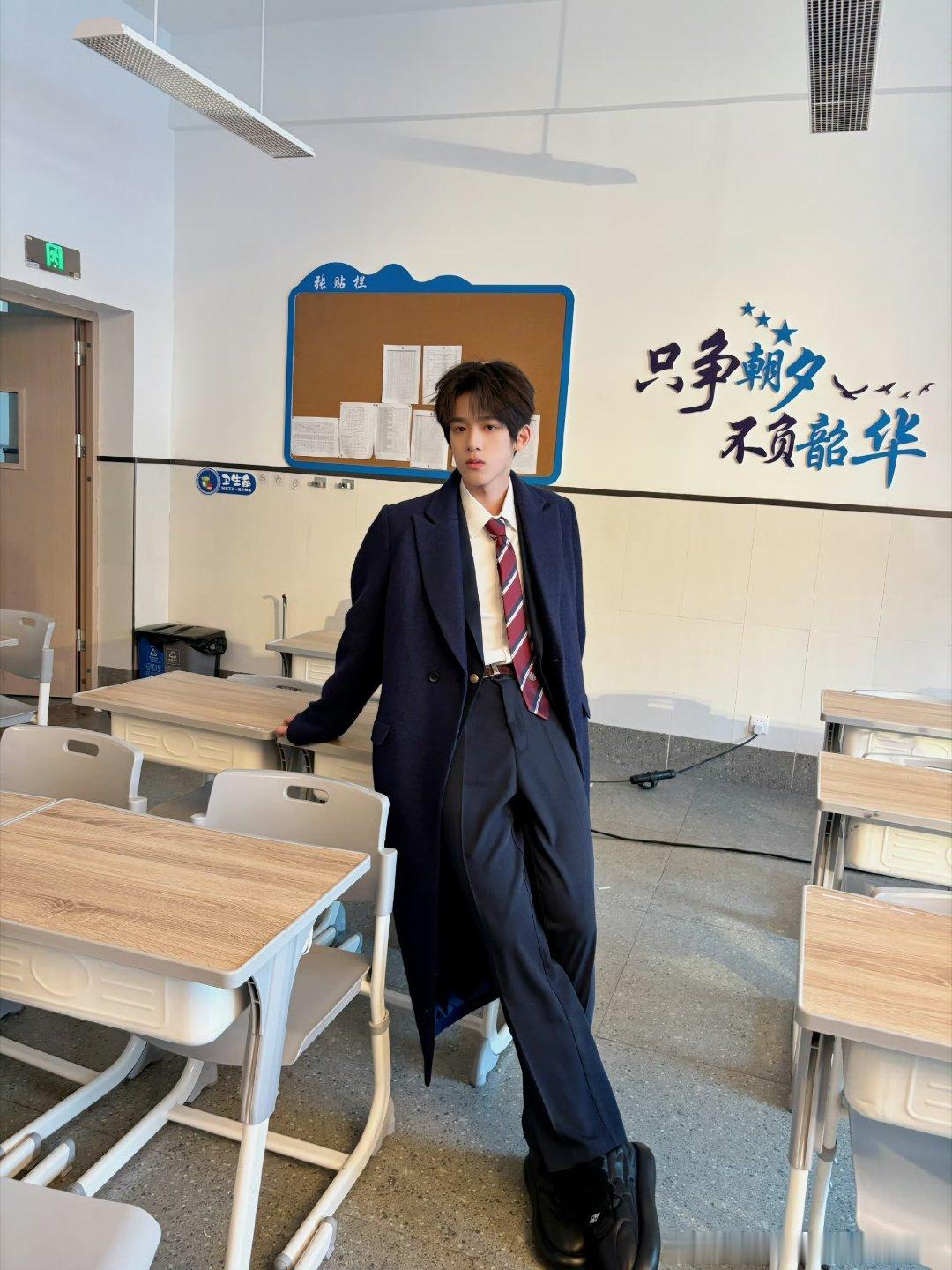 #官俊臣[超话]##官俊臣 四代唯一门面#gjc #官俊臣 反差魅力舞担# 

江南又梦烟雨 长河流入故里

​