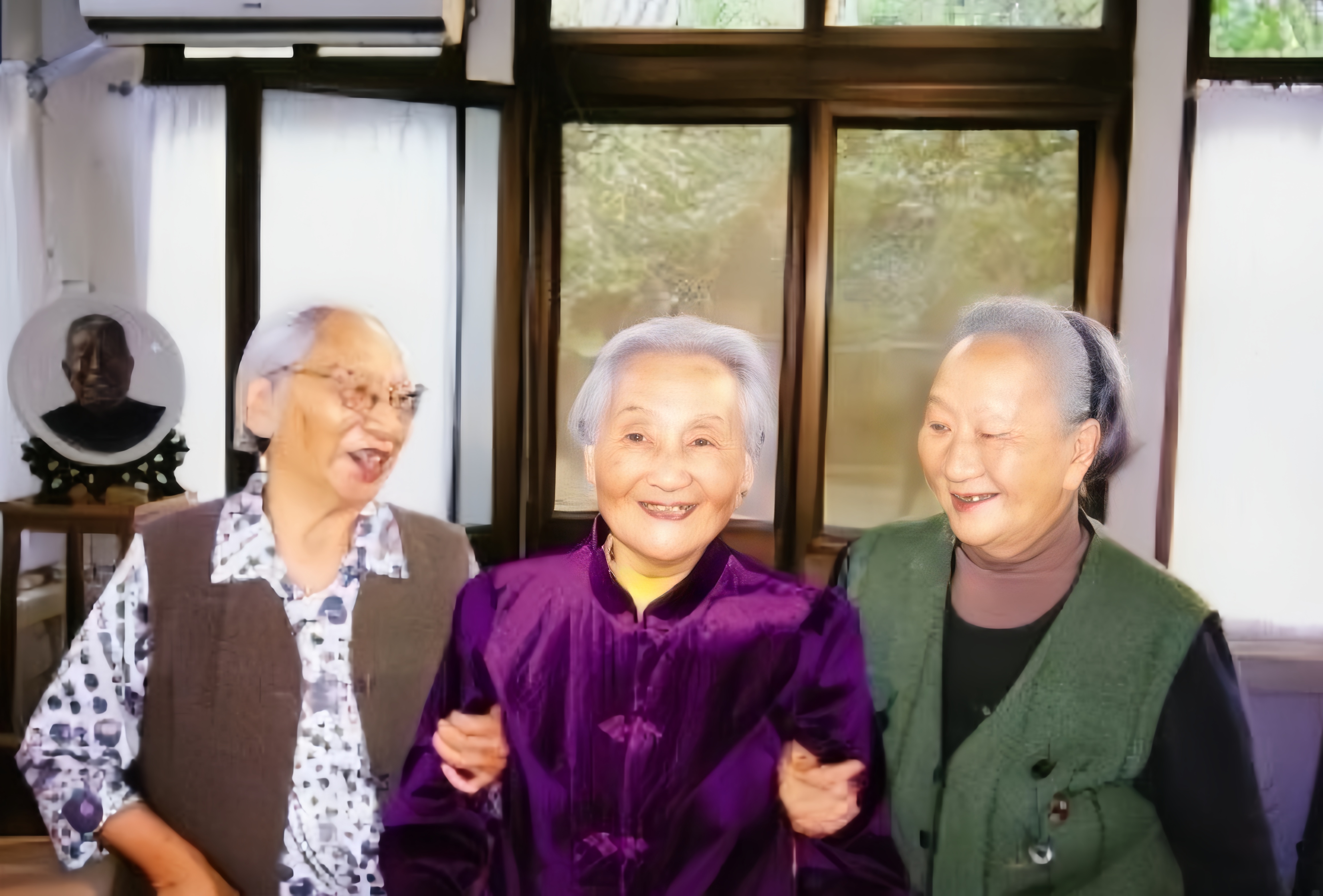 《伟大的长征》中这三位长征女红军还没有出现。2006年，长征胜利70周年之际，中