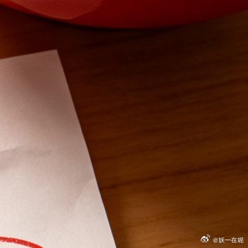 #女生在日本点大份被劝点小份#女生在日本面馆点餐，明明中份大份同价，想点大份，却被店员反复劝说女生吃小份就够了。
仅仅因为性别，就预设女性食量，下意识替别人做决定，这种刻板印象真的无处不在。
吃多吃少本就是个人选择，饭量从来不该被性别定义，想吃多少，自己说了算。
 
  ​