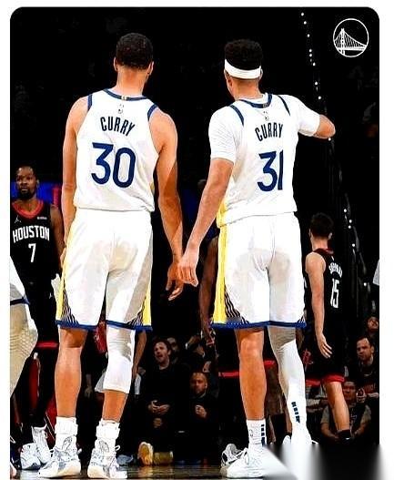 落选秀塞斯-库里在NBA大概赚了5100多万美元。
而他的生涯常规赛场均其实只有9.9分2.0篮板1.9助攻0.6抢断。
他在勇士队的第八份1年278万美元履行完后下一步去哪还没有着落。
很多人看球只盯着那些天之骄子，但普通人的职场真相，全写在这份账单里了。
刚起步的时候，没人高看他一眼。第一份是勇