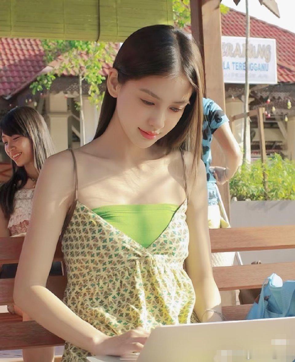 #angelababy[超话]# [哇]#杨颖# [春游家族] #angelababy# 

“满天辉映的不止星光 还有你眼中的星河鹭起.” “𝓣𝓱𝓮 𝓼𝓴𝔂 𝓲𝓼 𝓯𝓾𝓵 𝓵𝓸𝓯 𝓷𝓸𝓽 𝓸𝓷𝓵𝔂 𝓼𝓽𝓪𝓻𝓼, 𝓫𝓾𝓽 𝓪𝓵𝓼𝓸𝓼𝓽𝓪𝓻𝓼 𝓲𝓷 𝔂 ​