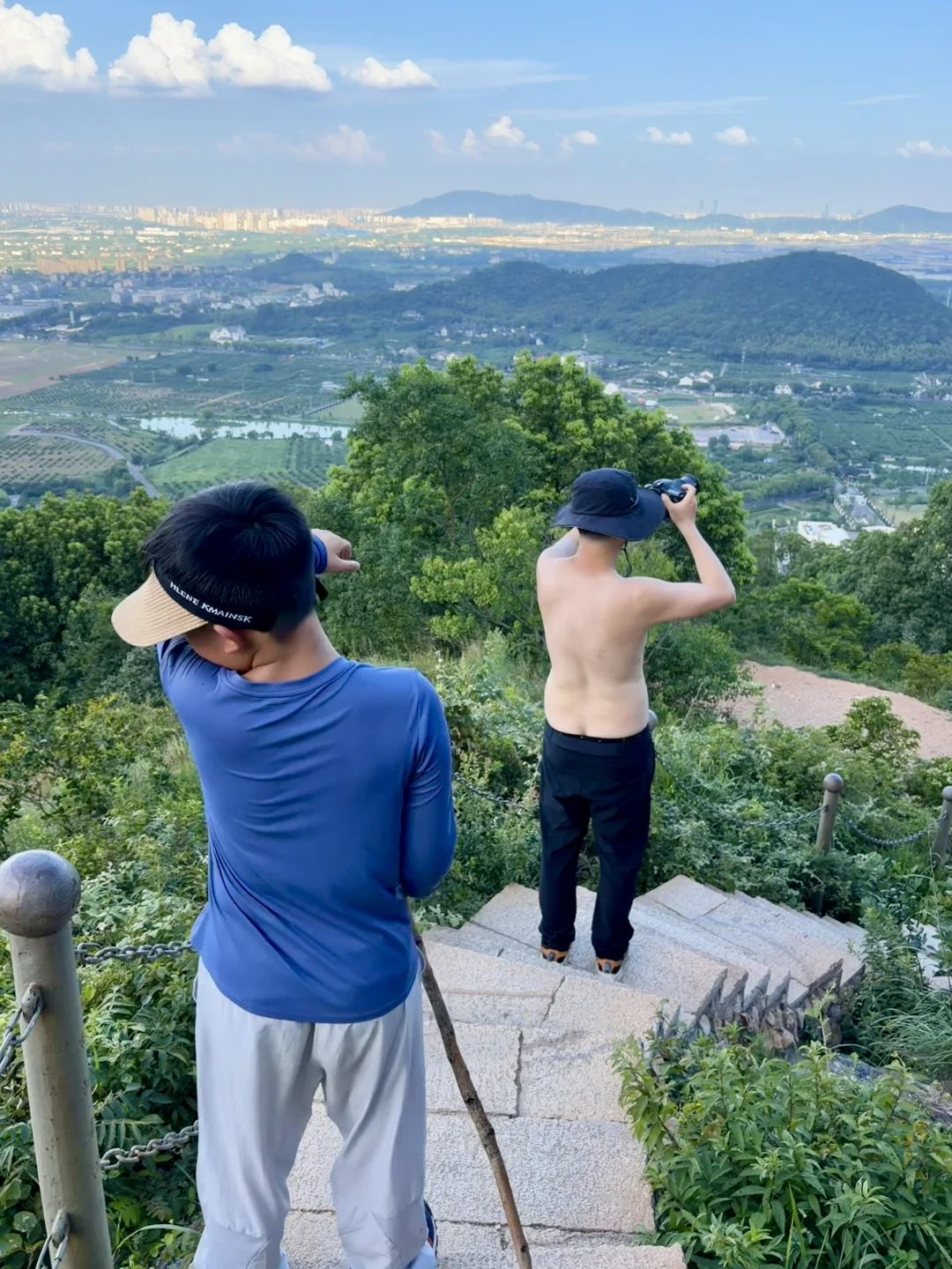 我们都在看风景，一起去爬山啊