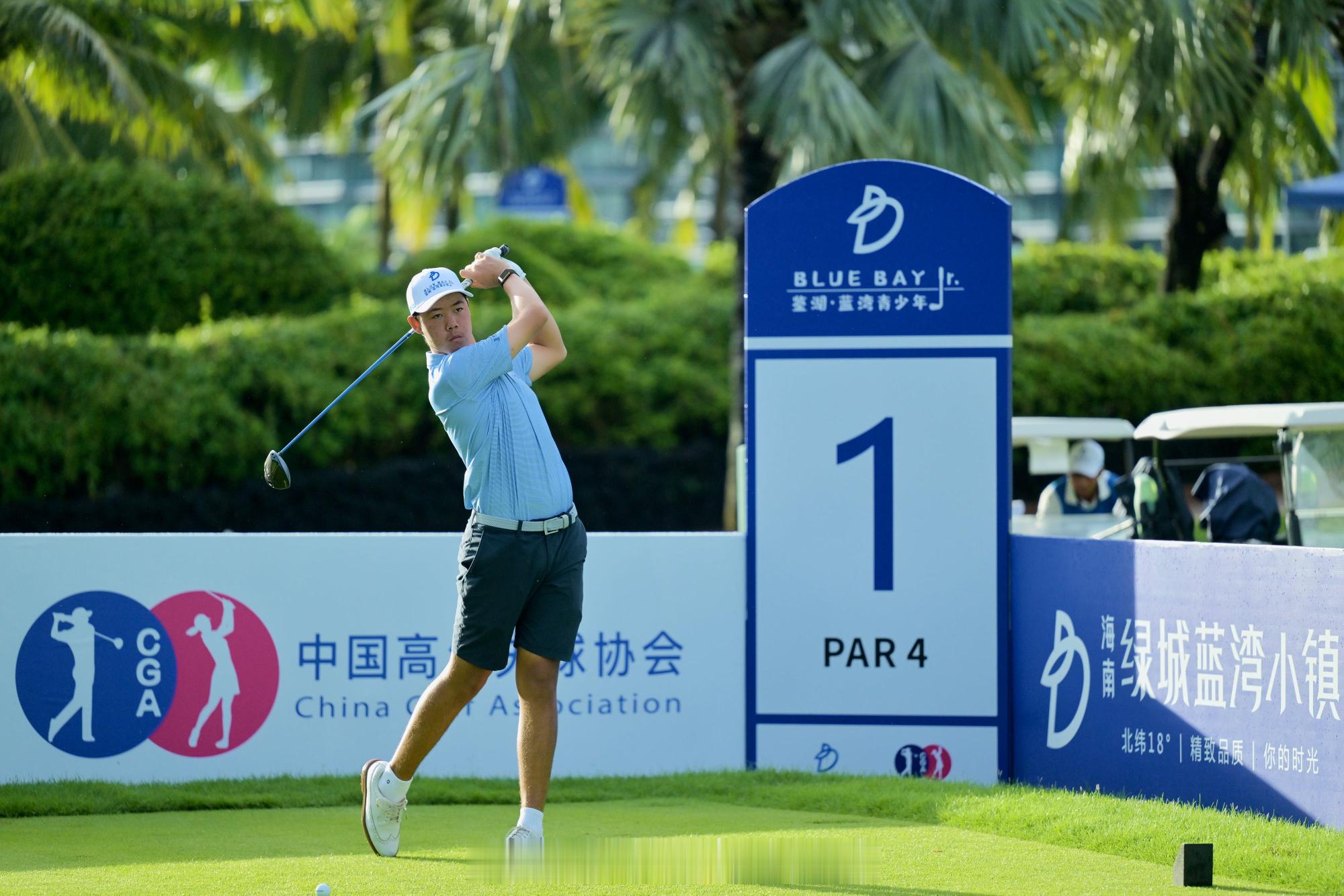李贽稳居榜首，王帝博四连鸟爆发，刘美均66杆点燃蓝湾青少年首轮  北京...