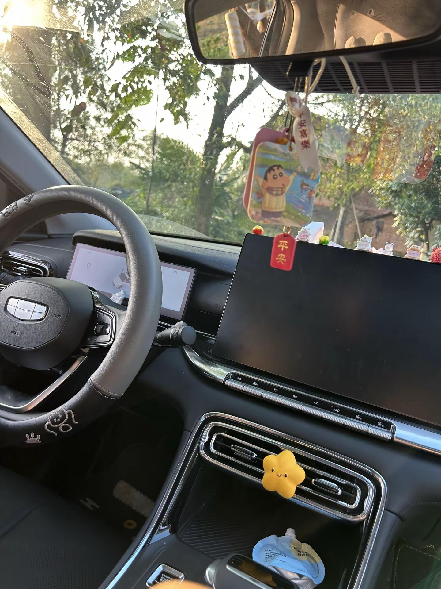 帝豪。我的爱车 每个装饰品都是我亲自买的 每个细节我都好喜欢 就像喜欢一个人就应该喜欢对方的一切 包括缺点女生买车的意义 女生的车 我的爱车 世界家轿中国帝豪