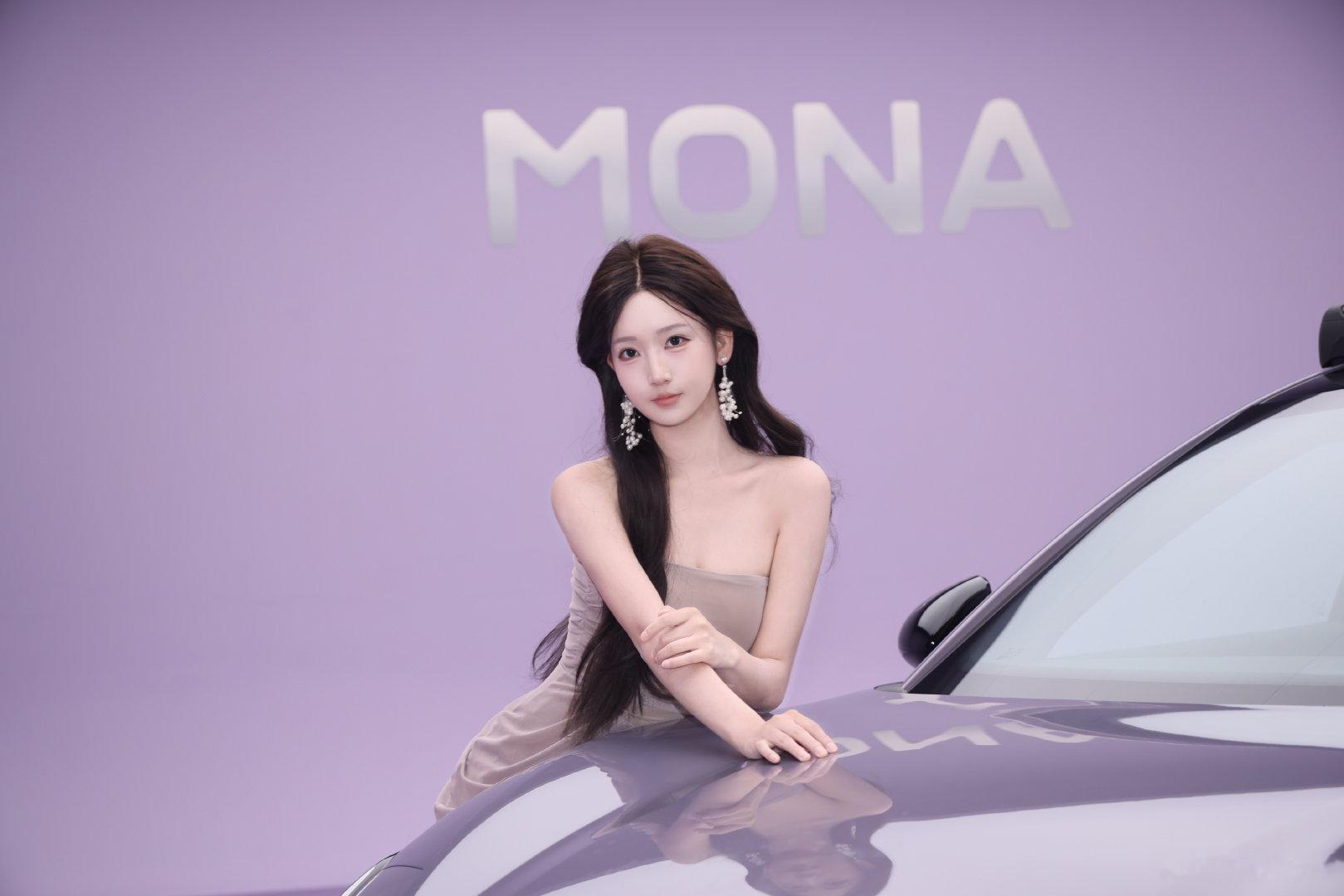 小鹏MONA L05，不愧是主打年轻人的大五座SUV，和它合拍感觉自己都变年轻了[doge]！#MONAL05年轻人的首款大五座SUV##MONAL05首发评测# ​