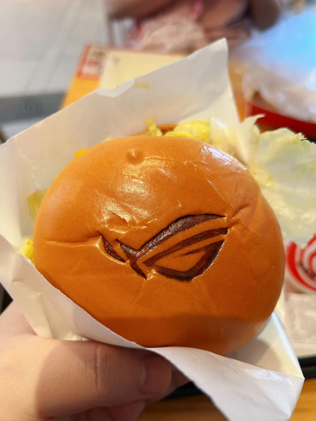 ROG和KFC居然联名了！🍔