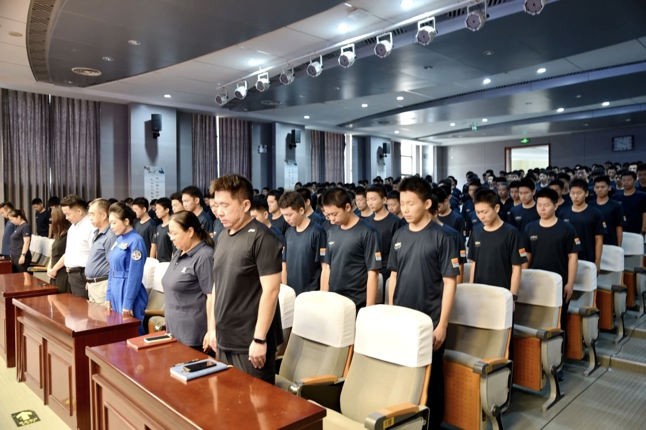 【铭记九一八  逐梦星辰海 】2026年航天科普进校园第十九站:石家庄二中！飞行员班 “空天报国·精神传承”宣讲活动。中国航天科普进校园太空探索助力计划开学第一课以《中国航天简史与科学家精神》为题，带领师生回望了中国航天从无到有、由弱到强的跨越式发展历程。网页链接