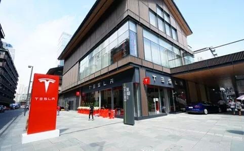 跑了好几趟特斯拉门店打探！国内FSD V14.3.9测试到底是谁在跑？消息来源是哪里？

作为特斯拉车主，最近我一有空就往线下门店跑，逮着销售、试驾专员打听FSD V14的最新消息，车友群里面大家最关心两个问题：网传国内已经在跑V14.3.9，这个消息是从哪传出来的？到底是谁在开这些测试车？今天跟大