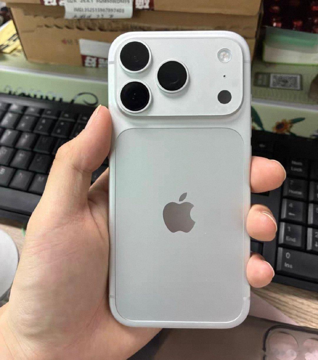 #一部iPhone到底有多贵#一部顶配iPhone 18 Pro，够买两台国产旗舰外加一台平板，或者顶你小半年房租[doge] ​