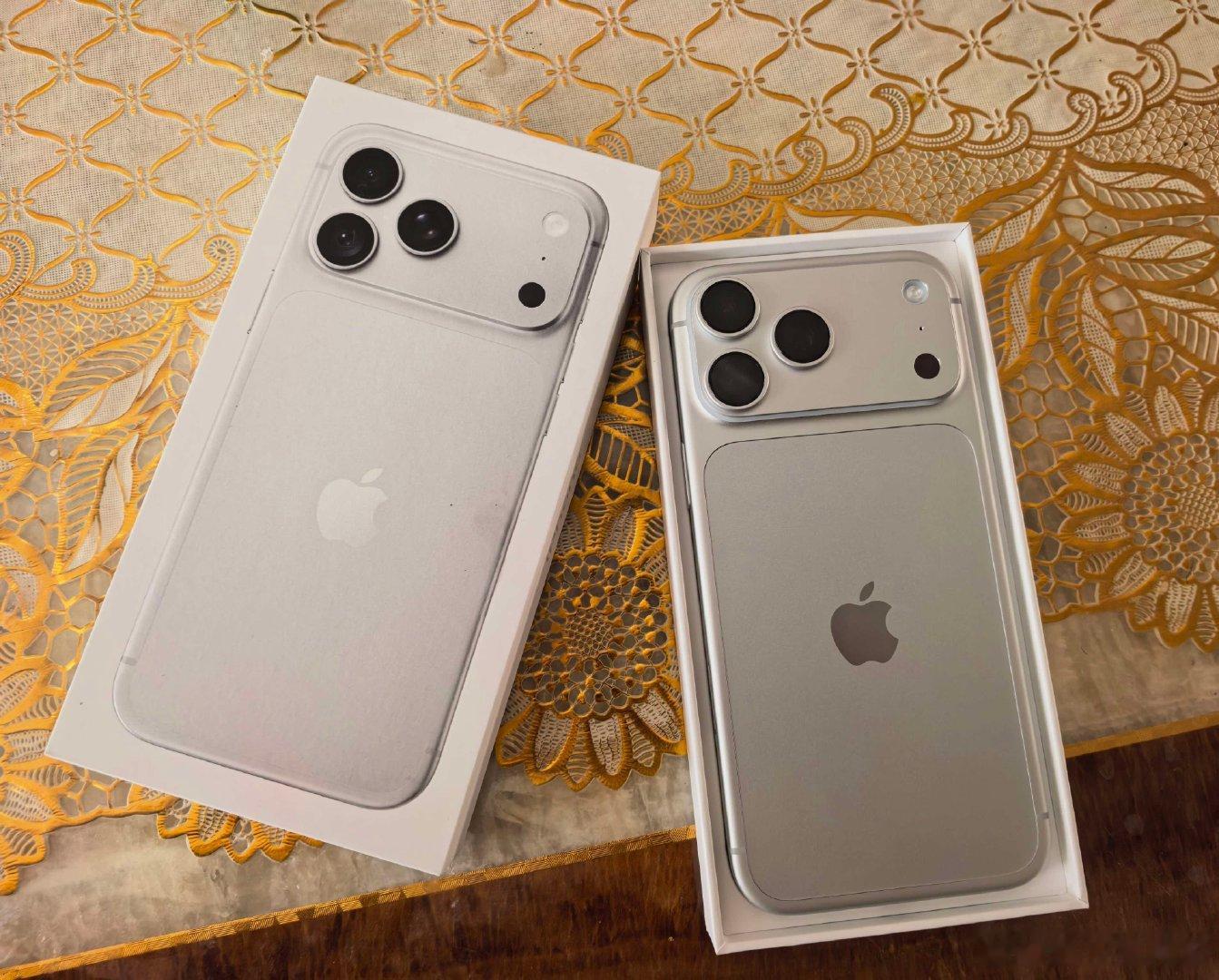 今天换iphone18 pro max了，发个微博纪念一下嘻嘻😁（其实是想在微博上留个手机型号） ​