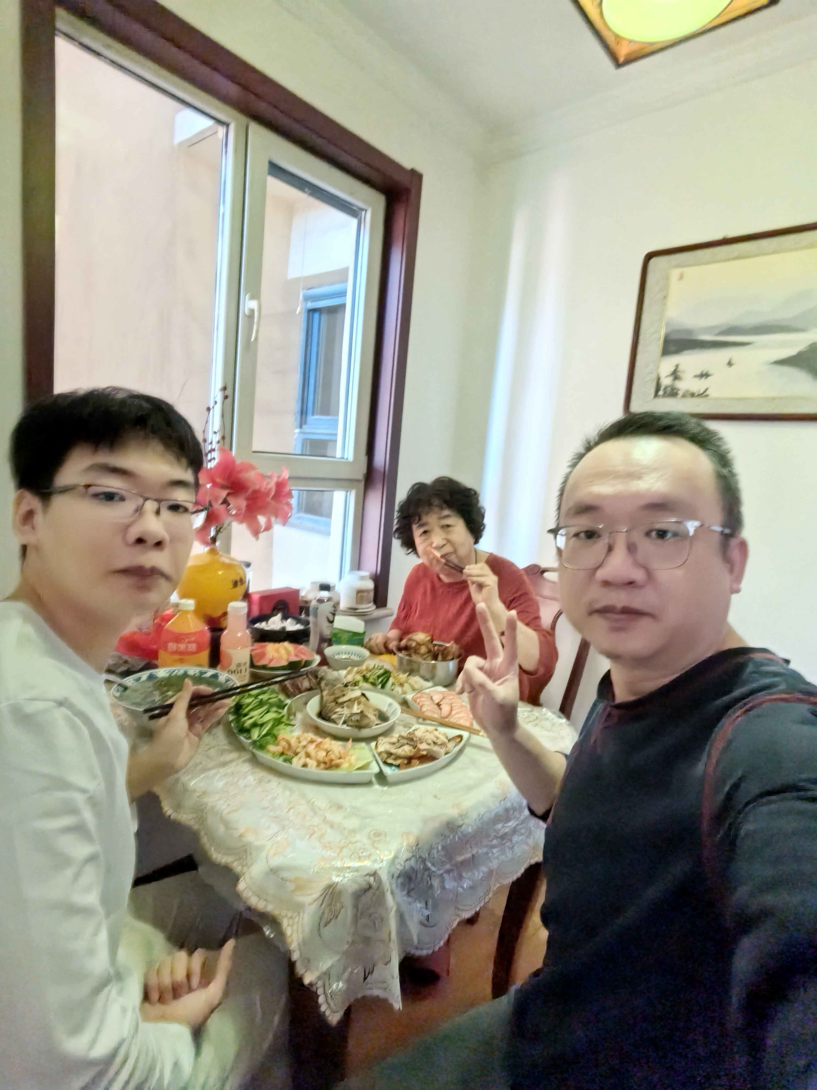 我这会啊，心情老好了！就像三伏天吃了冰棍，爽歪歪啊。又像三九天吃火锅热乎乎的美啊