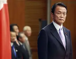 麻生这就提前铺路了？果然是蛇鼠一窝！10月22日，日媒曝出消息，麻生太郎在内部会议上，给高市早苗算了一笔政绩账。他声称高市早苗内阁干得相当不错，这一年下来，他觉得日本整体氛围明快了不少。

10月22号，自民党副总裁麻生太郎在麻生派会议上公开给高市早苗执政一周年打分，原话是这一年感觉日本确实变得明朗