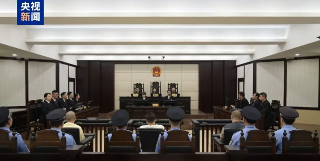 缅北魏家案宣判，3人死刑，122亿黑金背后，无数家庭凑的赎金和借款等着被追回！

2026年10月13日，福建省泉州市中级人民法院和南安市人民法院一审公开宣判缅北魏家犯罪集团系列案，魏怀仁、陈大卫、廖景芳3人被判死刑。判决是对这条跨境黑产链的定性，但真正被这条链子绞住的，是那些连法庭门槛都没摸到的中
