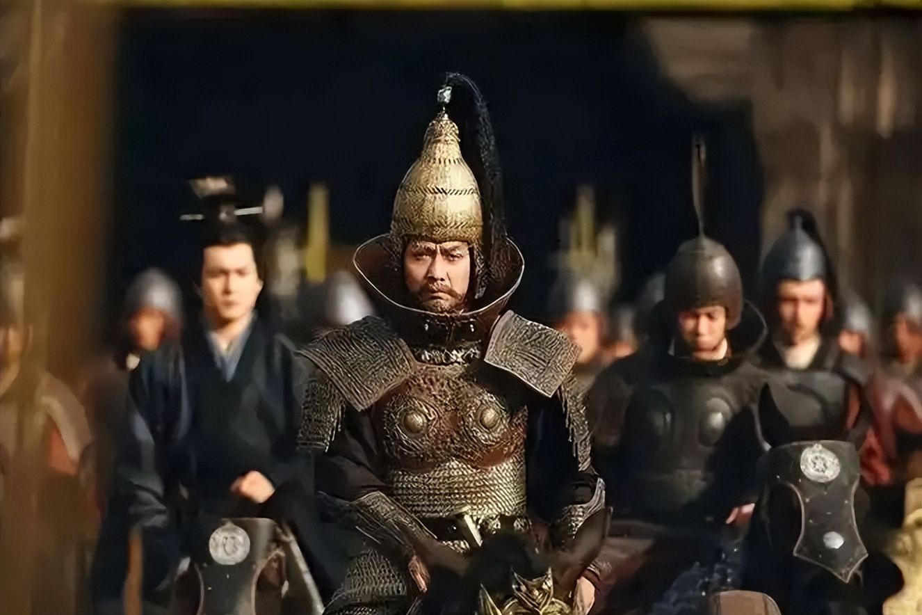 902年，扬州淮南军府，杨行密从唐昭宗派来的使者手里接过一纸诏书，封号是吴王，不是皇帝。这个细节后人常常忽略，把他说成南吴的开国皇帝，其实严格讲，他终身没有正式称帝，坐的是王位，握的却是半壁江山的实权。 
 
杨行密，字化源，庐州合肥人。史书记载他身材魁梧，力气过人，能徒手举起上百斤的东西。唐朝末年