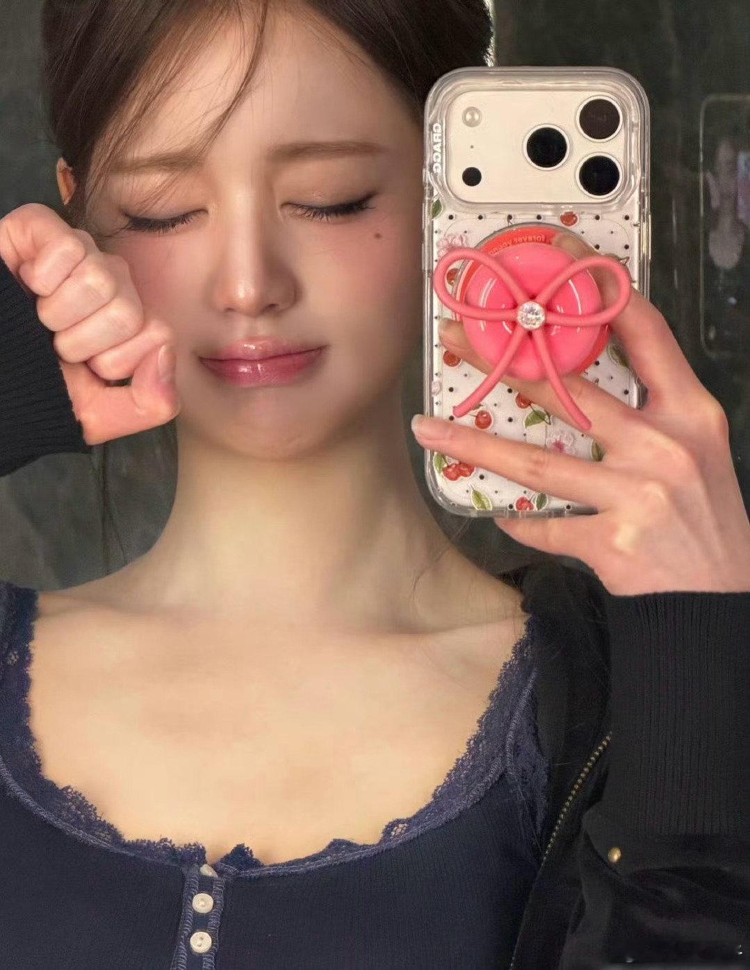 突然觉得iPhone 17 Pro Max变好看了！ ​