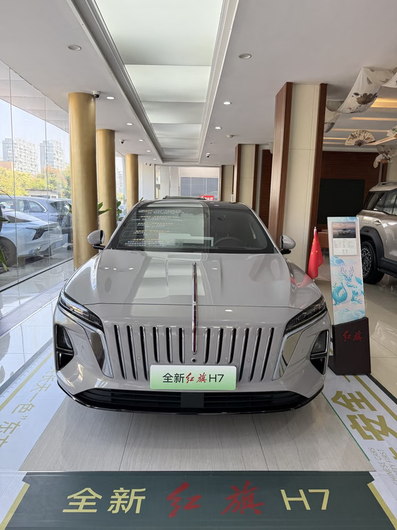 走进衢州君悦宏旗展厅大门
第一眼你就能看见它
全新红旗H7
▫️外观大气
▫️内饰在线
▫️空间充足
感兴趣的朋友，可以到店近距离感受！
#全新红旗H7 @一汽红旗