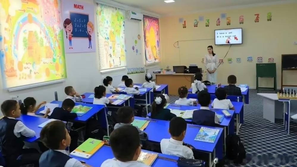🧠【乌兹别克斯坦将每年对学生和教师开展心理健康评估】

🇺🇿 乌兹别克斯坦将实施年度心理健康评估制度，覆盖中小学生、大学生、教师及幼儿园工作人员。

🤖 评估将通过专门的电子平台进行，并利用人工智能技术分析结果，将参与者分为心理状态稳定、需要心理支持和需要积极心理干预三类。

? ​