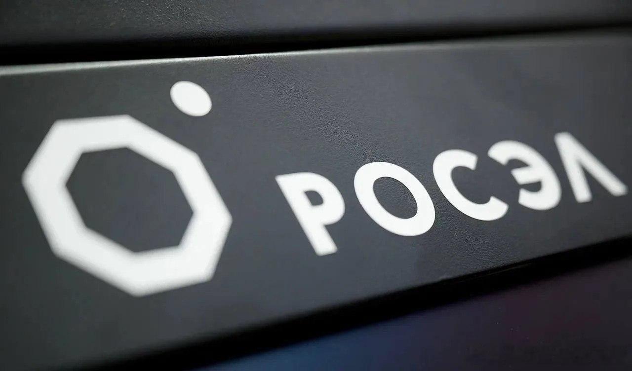 俄罗斯国家技术集团ROSTEC启动“智能”雷达生产，用于探测大规模无人机袭击。

ROSTEC旗下控股公司Rosel开发了采用机器学习算法的“Sokol-08”雷达站。该移动式雷达系统能够探测小型无人机和无人机群。

系统主要特点：

X波段二维相控阵天线，可探测低空飞行和隐蔽目标，小至小型鸟类。

雷达可同时跟 ​
